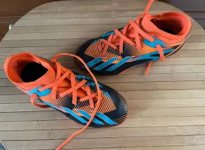 Messi Soccer Cleats blue black & orange size 13.5 - size Shoes:      13 & 13.5 (Little Kid)