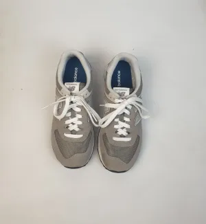 New balance classic 574 in grey/white sneakers size US 8.5