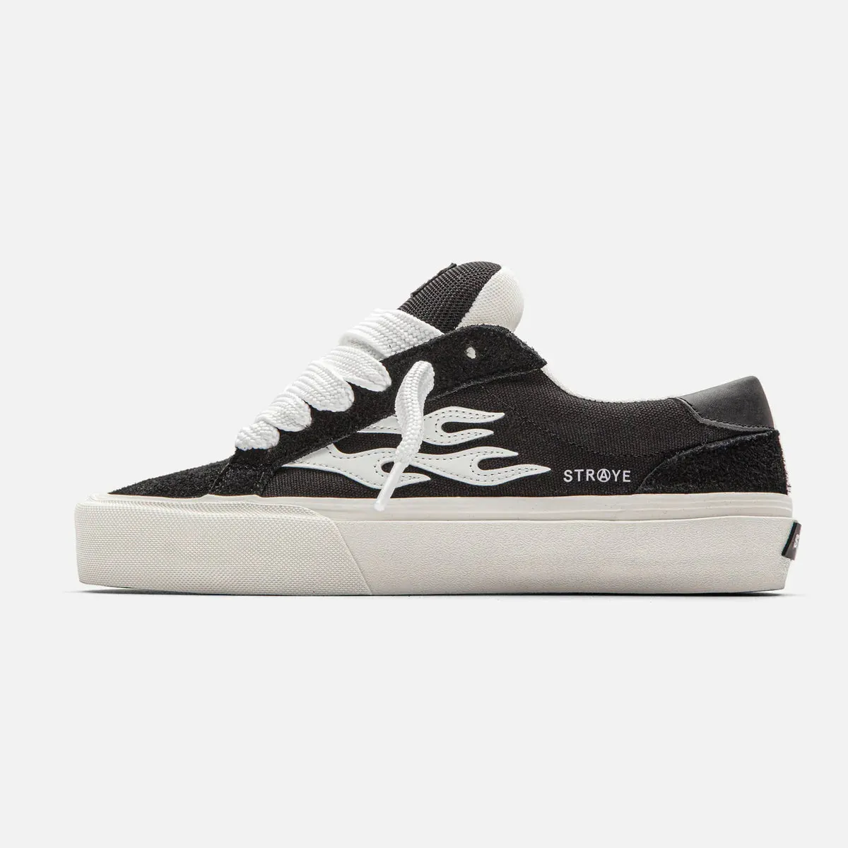 STRAYE Logan Puff Black Sneakers