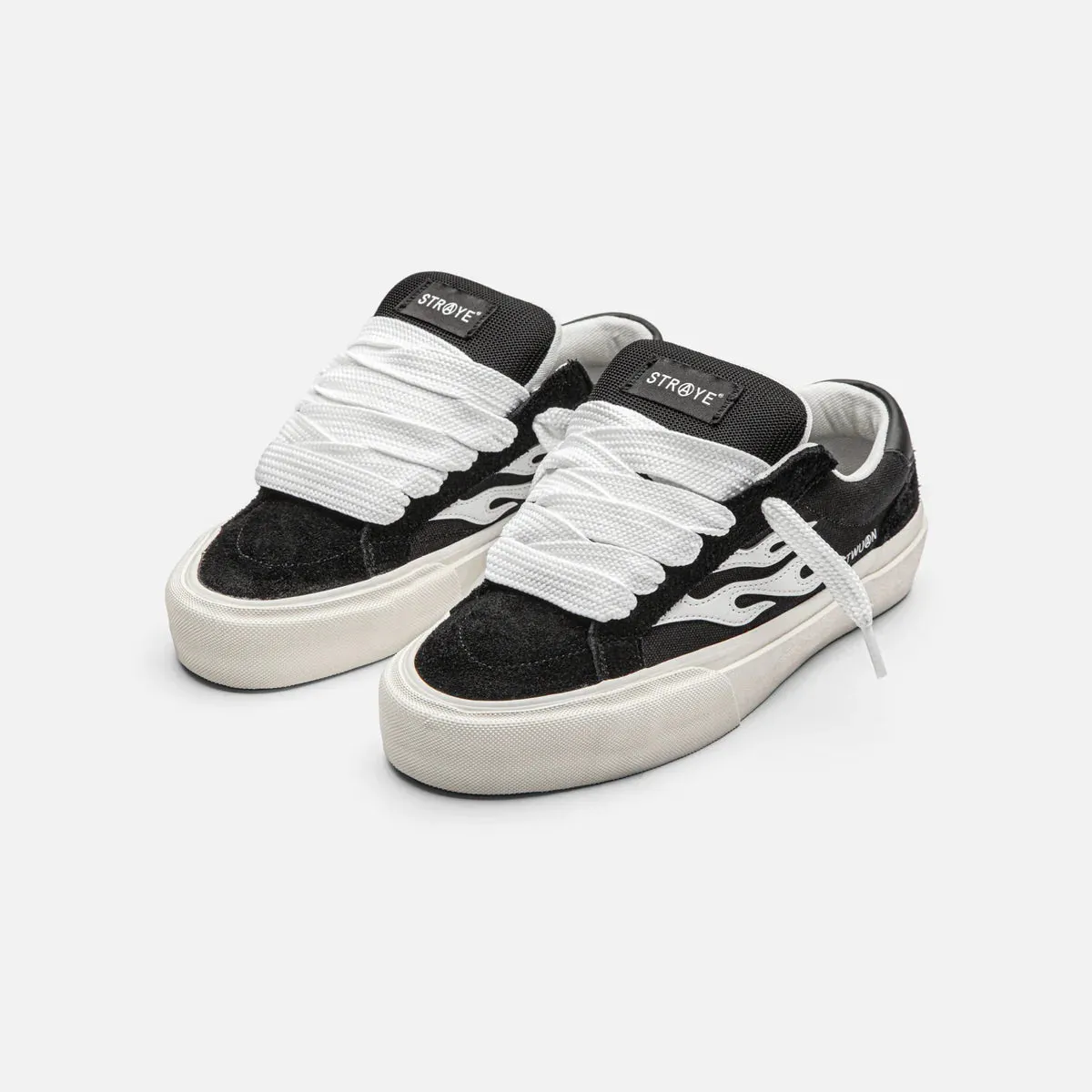 STRAYE Logan Puff Black Sneakers
