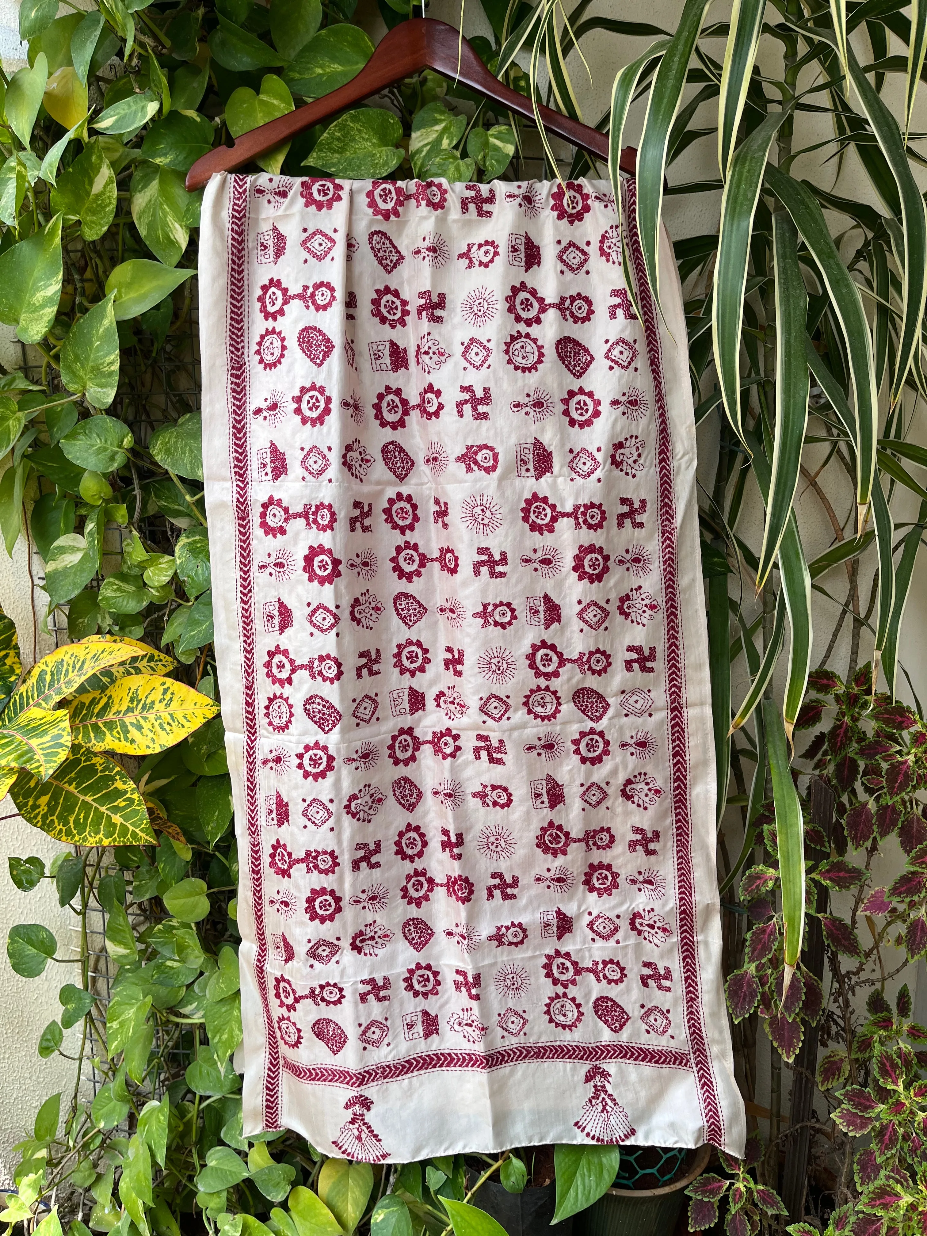 WARLI STOLE